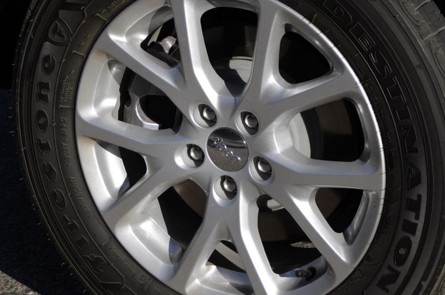  Jeep Cherokee 2014 года  (фото 6 из 88)